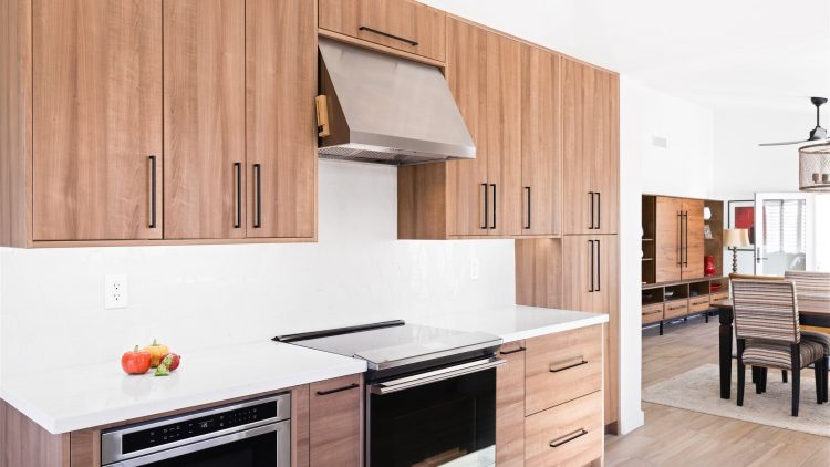 What Is Refacing a Kitchen Cabinet?